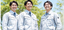 笑顔の設備スタッフ